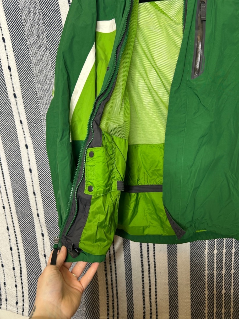 Boys The North Face HyVent Waterproof Ski Jacket - Picture 5 of 5